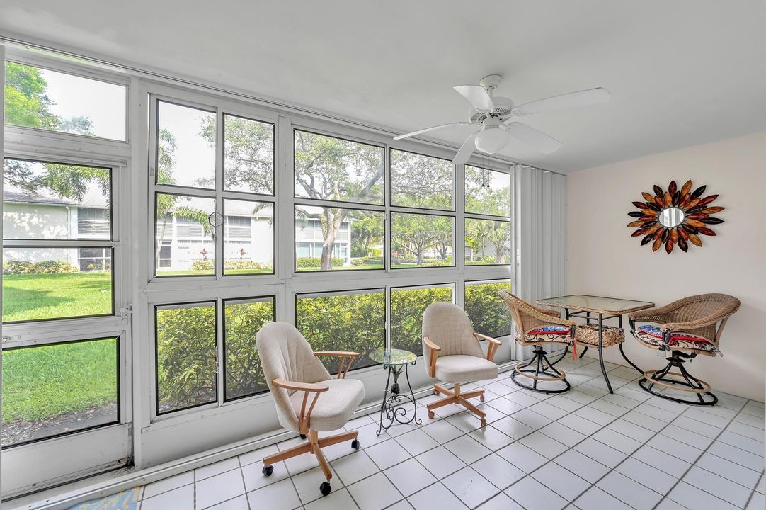 For Sale: $310,000 (2 beds, 2 baths, 886 Square Feet)