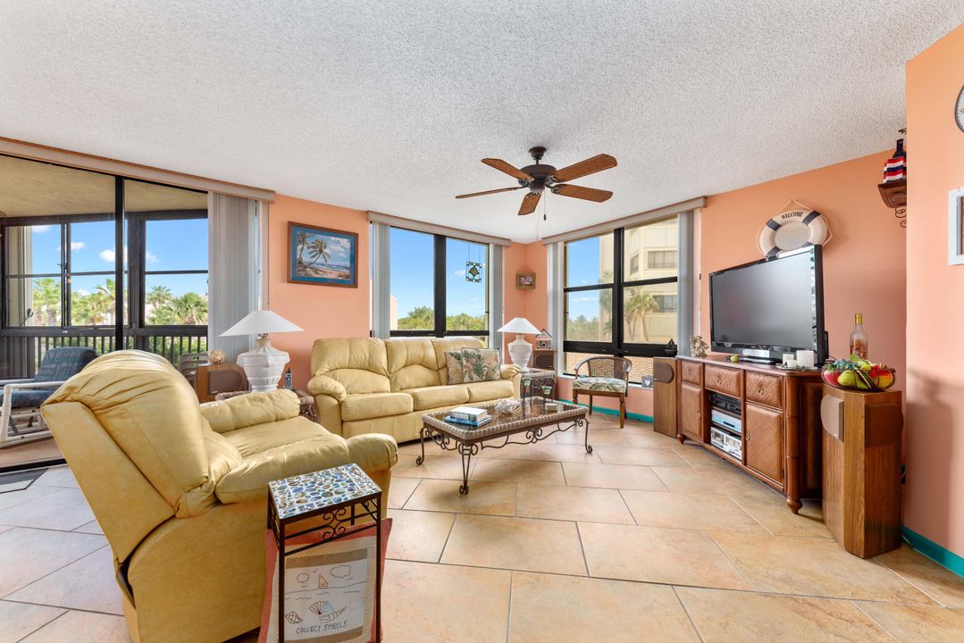 For Sale: $350,000 (2 beds, 2 baths, 1297 Square Feet)