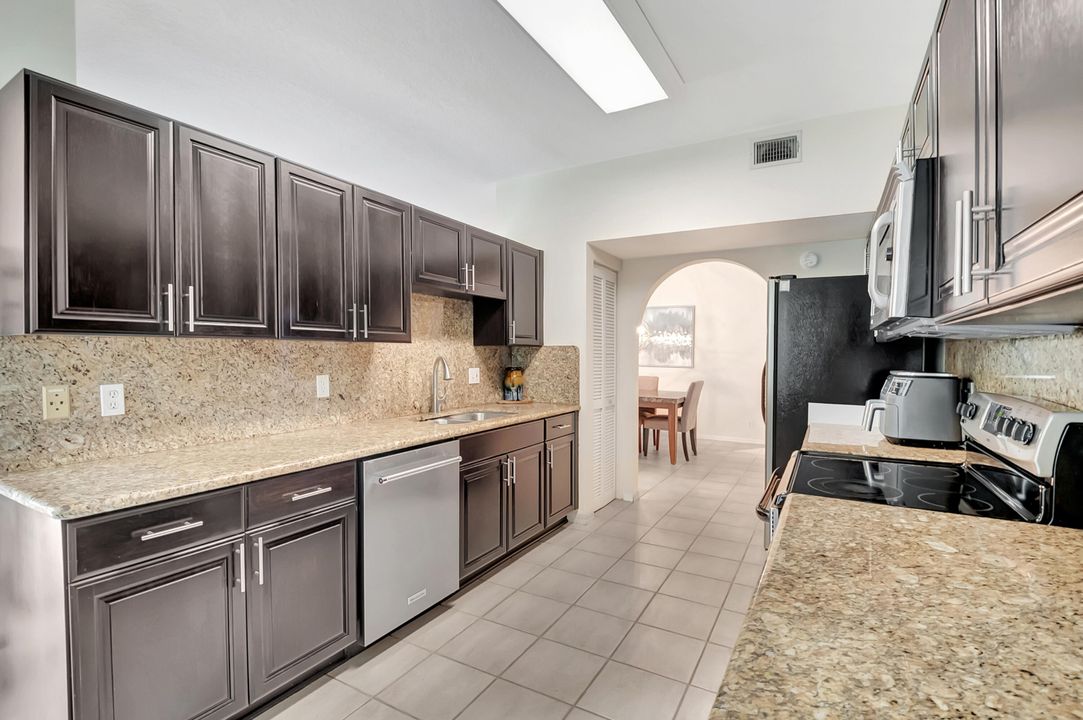 Active With Contract: $429,000 (3 beds, 2 baths, 1577 Square Feet)