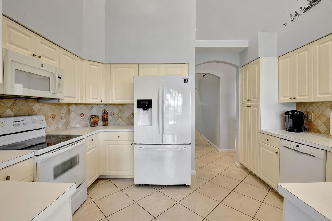 For Sale: $310,000 (3 beds, 2 baths, 1909 Square Feet)