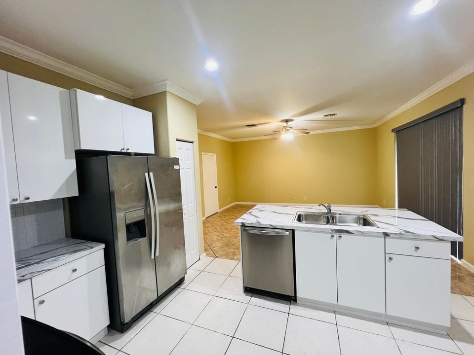 For Sale: $540,000 (4 beds, 2 baths, 1979 Square Feet)