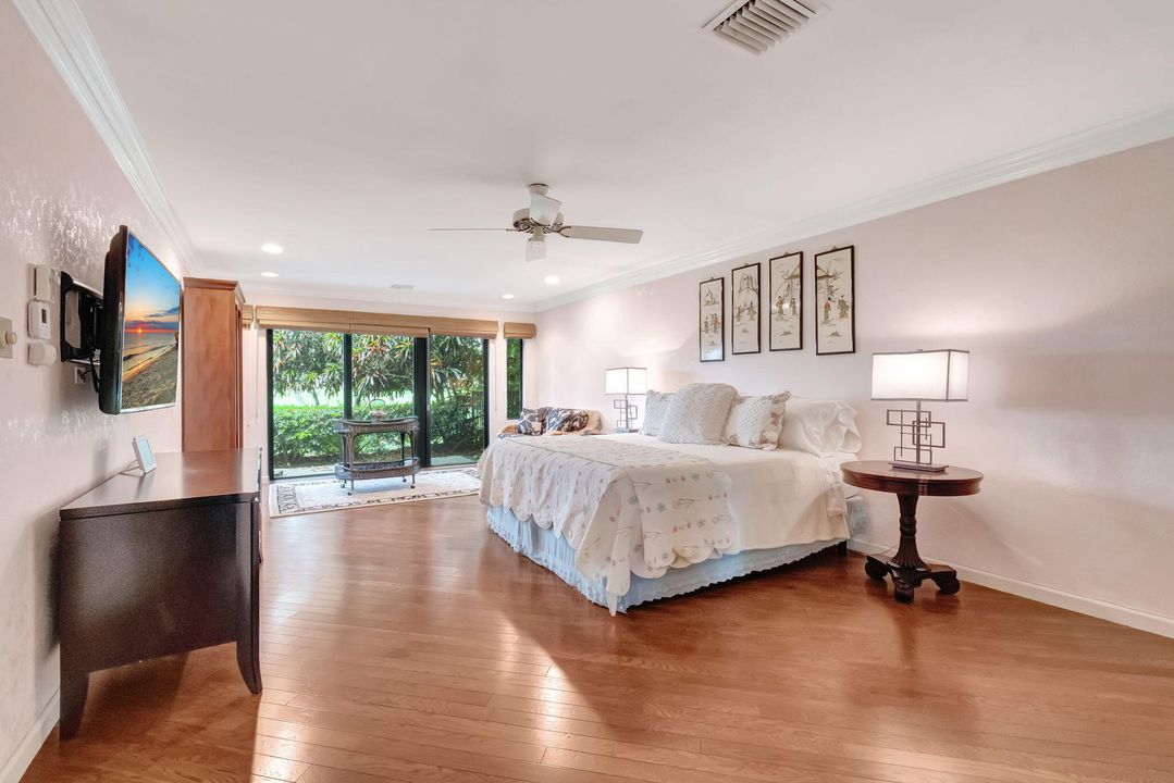 Active With Contract: $1,050,000 (2 beds, 2 baths, 2158 Square Feet)