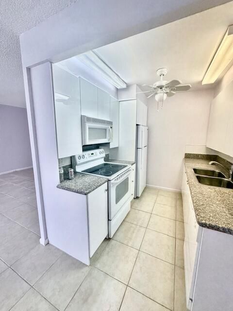 For Rent: $1,750 (2 beds, 1 baths, 880 Square Feet)