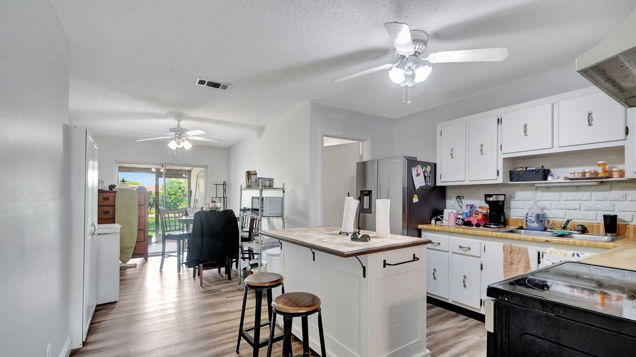 Active With Contract: $349,000 (3 beds, 2 baths, 1132 Square Feet)