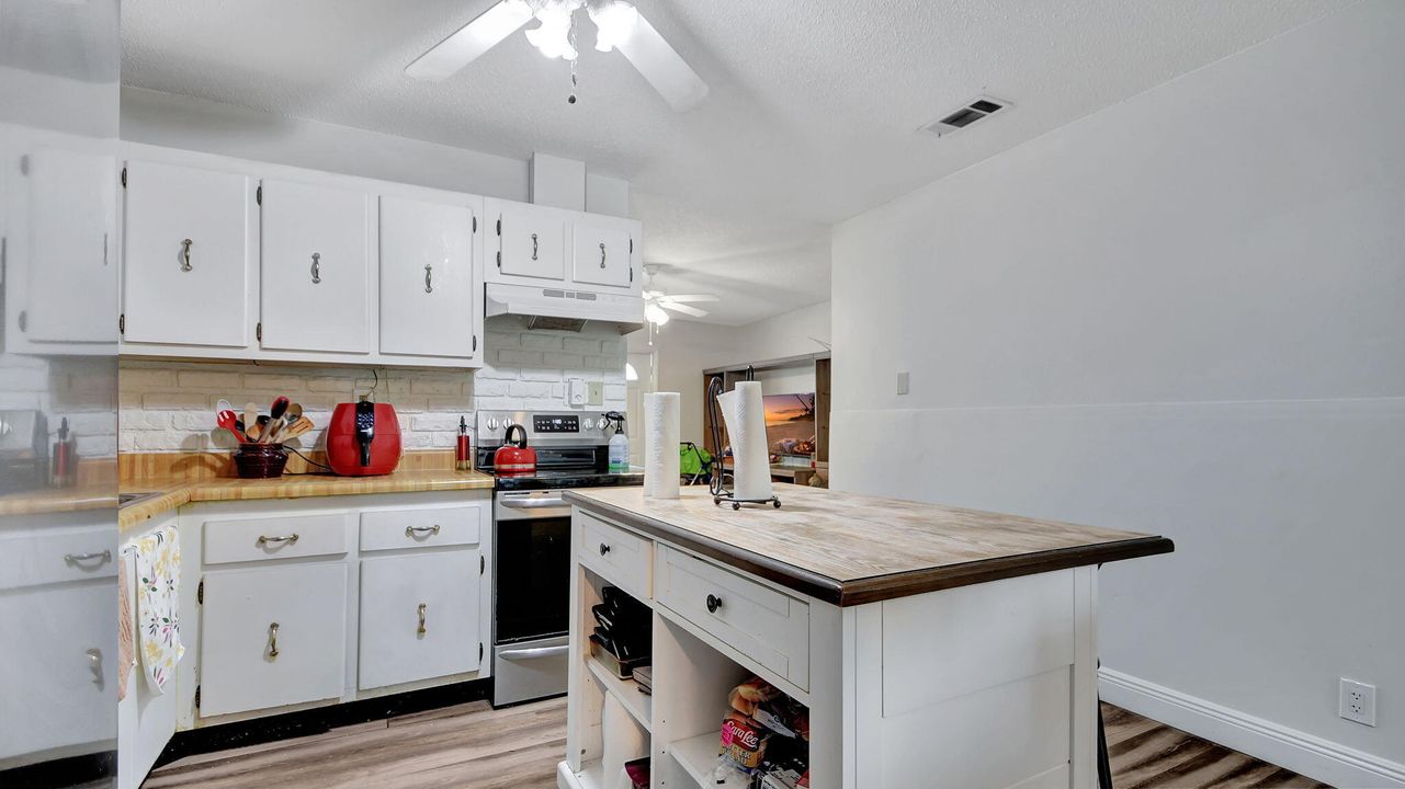 Active With Contract: $349,000 (3 beds, 2 baths, 1132 Square Feet)