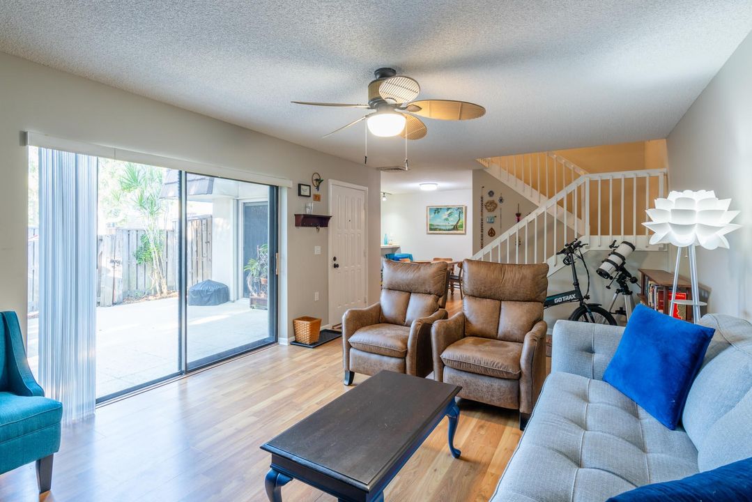 For Sale: $489,000 (2 beds, 2 baths, 1188 Square Feet)