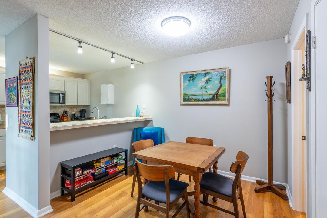 For Sale: $489,000 (2 beds, 2 baths, 1188 Square Feet)