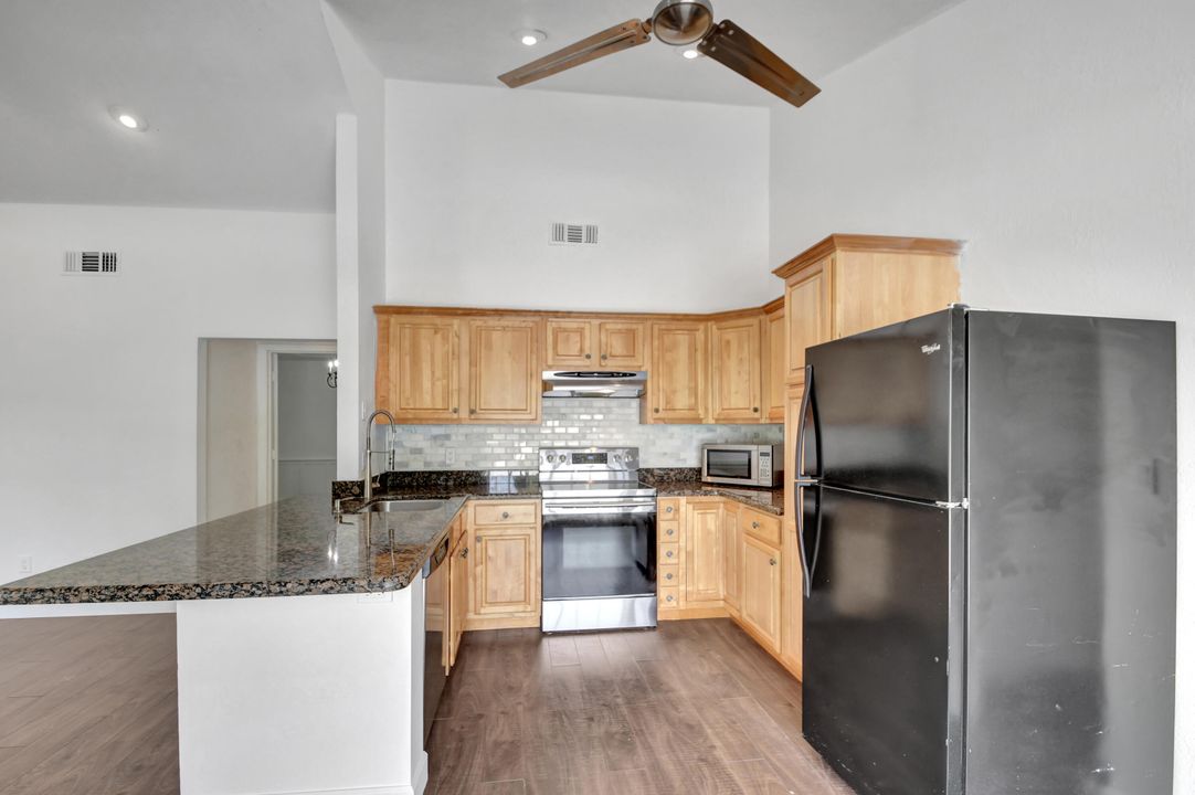 For Sale: $399,000 (2 beds, 2 baths, 1150 Square Feet)