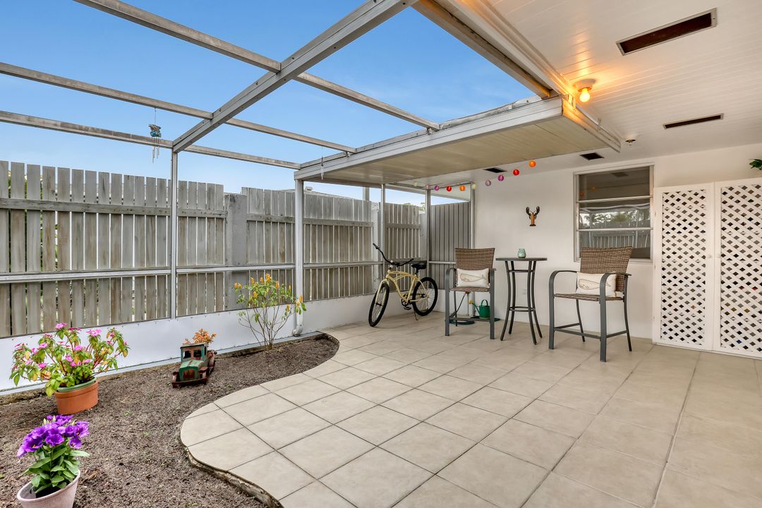 Active With Contract: $165,000 (1 beds, 1 baths, 608 Square Feet)