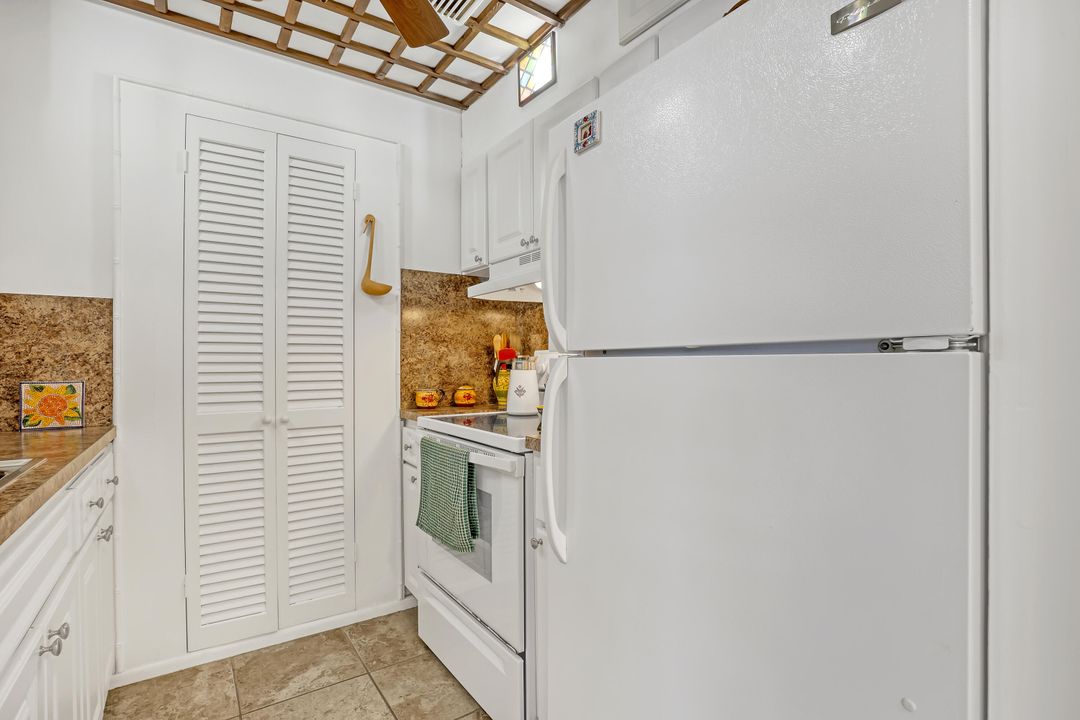 Active With Contract: $165,000 (1 beds, 1 baths, 608 Square Feet)