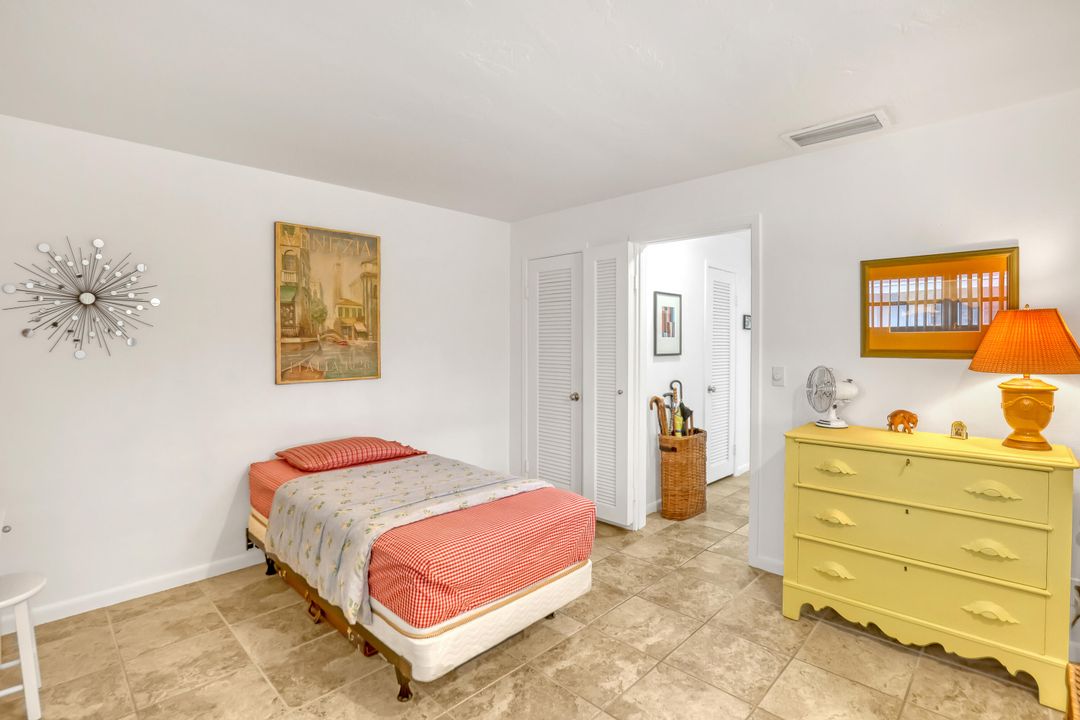 Active With Contract: $165,000 (1 beds, 1 baths, 608 Square Feet)