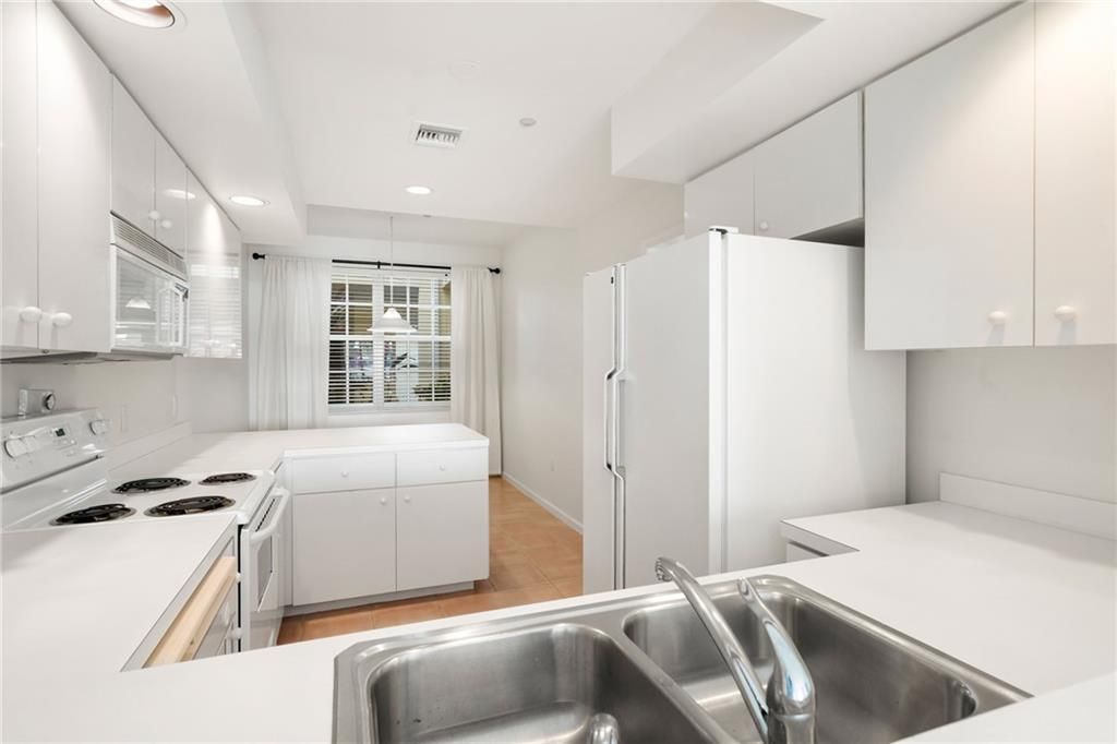 For Sale: $559,000 (2 beds, 2 baths, 1400 Square Feet)