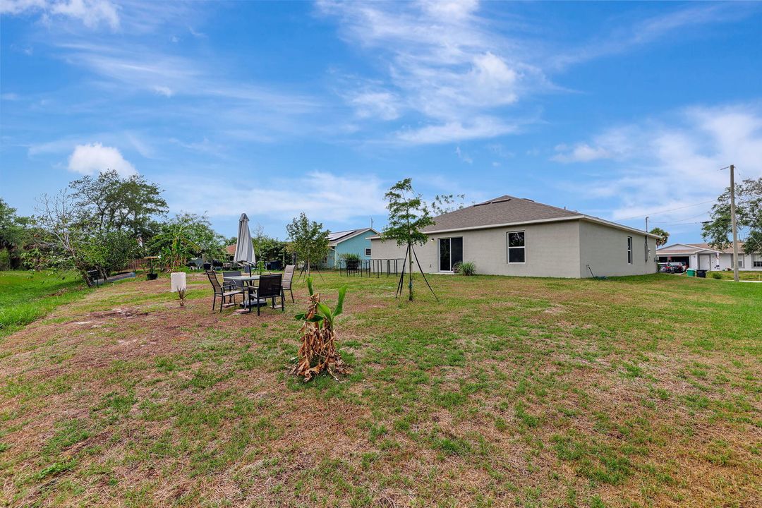 For Sale: $399,900 (4 beds, 2 baths, 1806 Square Feet)