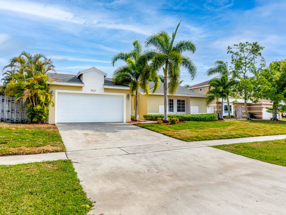 For Sale: $650,000 (3 beds, 2 baths, 1577 Square Feet)