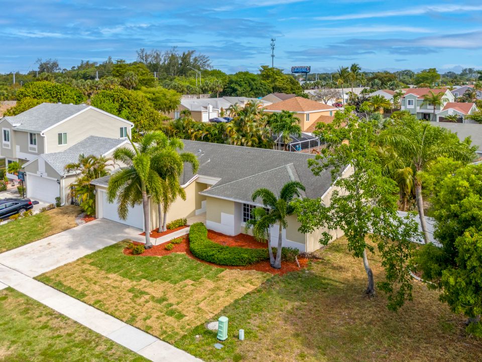 For Sale: $699,000 (3 beds, 2 baths, 1577 Square Feet)