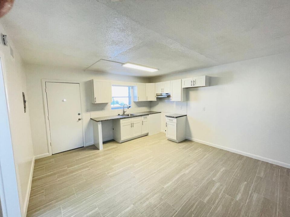 For Rent: $2,550 (3 beds, 2 baths, 1480 Square Feet)