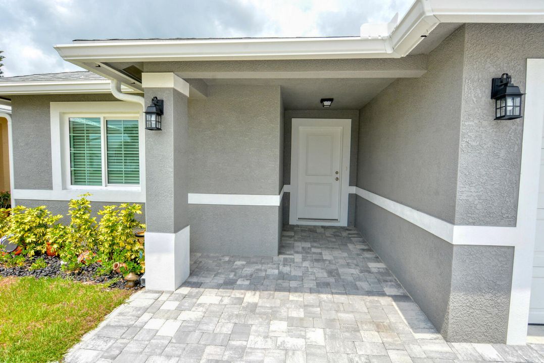 For Sale: $449,900 (3 beds, 2 baths, 1255 Square Feet)