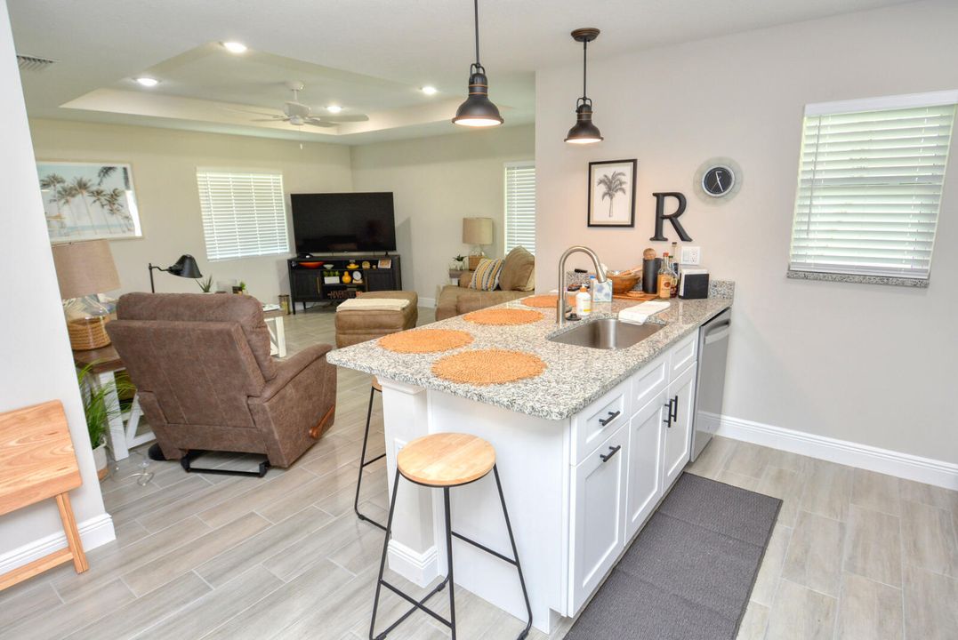 For Sale: $449,900 (3 beds, 2 baths, 1255 Square Feet)