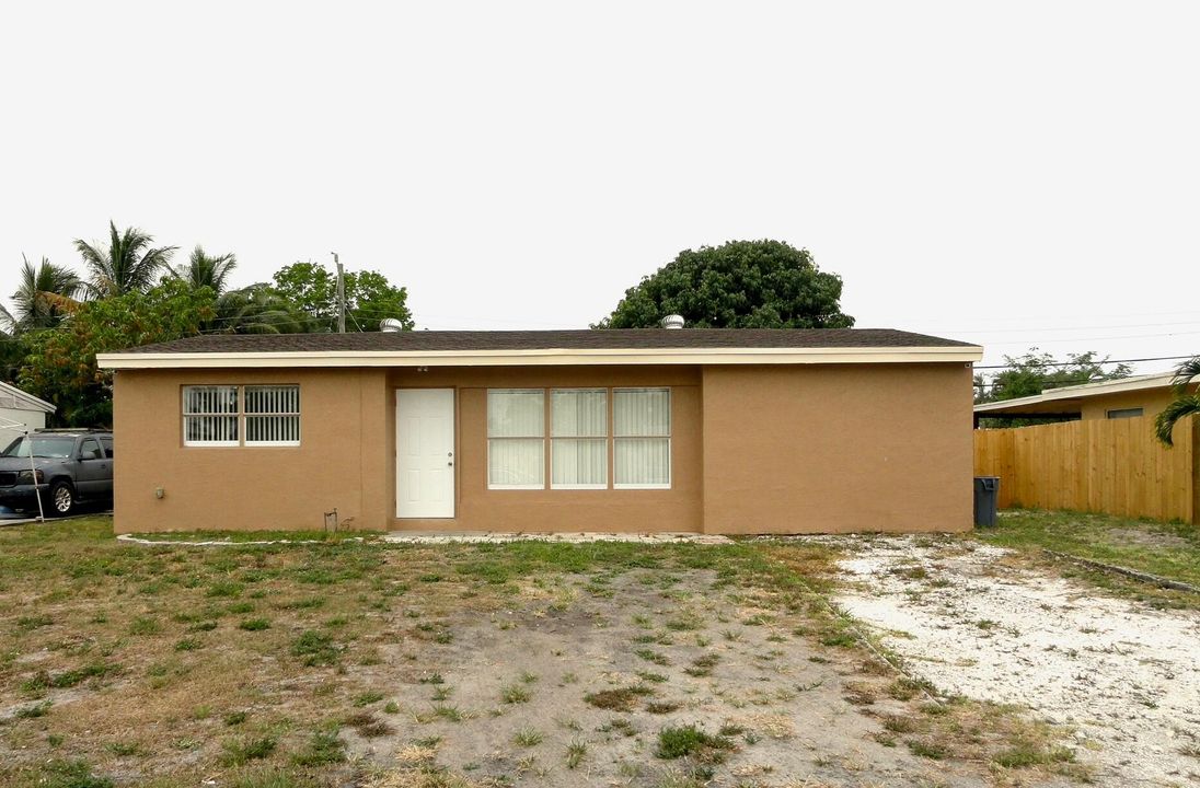 Recently Sold: $349,900 (3 beds, 1 baths, 916 Square Feet)