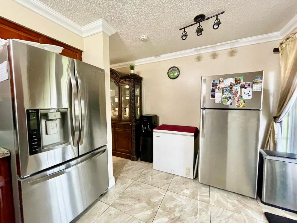 For Rent: $2,600 (3 beds, 2 baths, 1680 Square Feet)