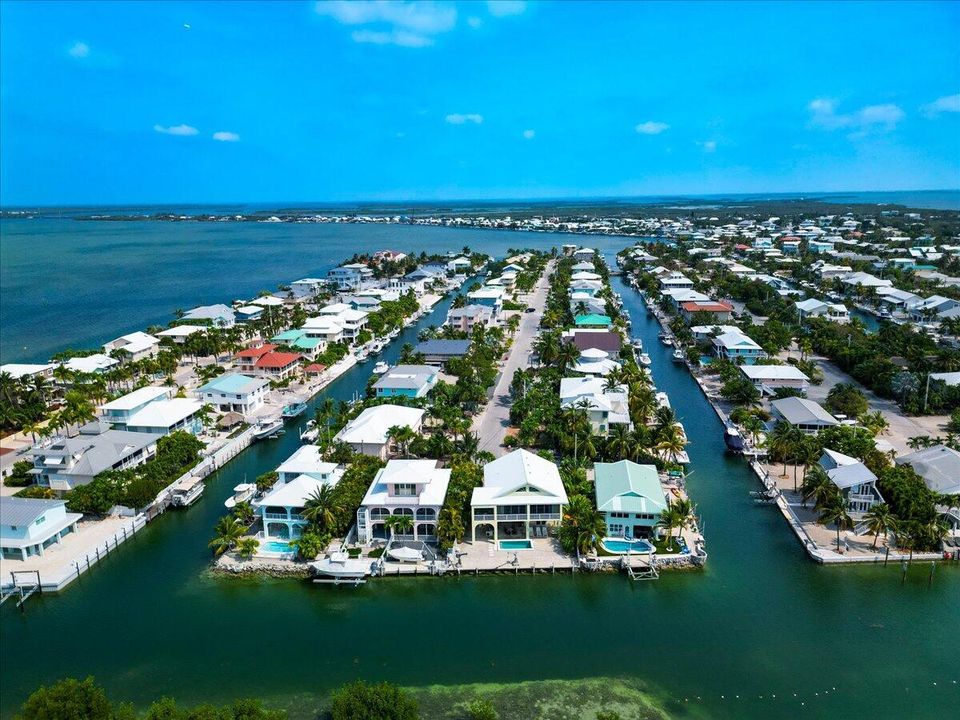 For Sale: $1,999,900 (3 beds, 2 baths, 2156 Square Feet)