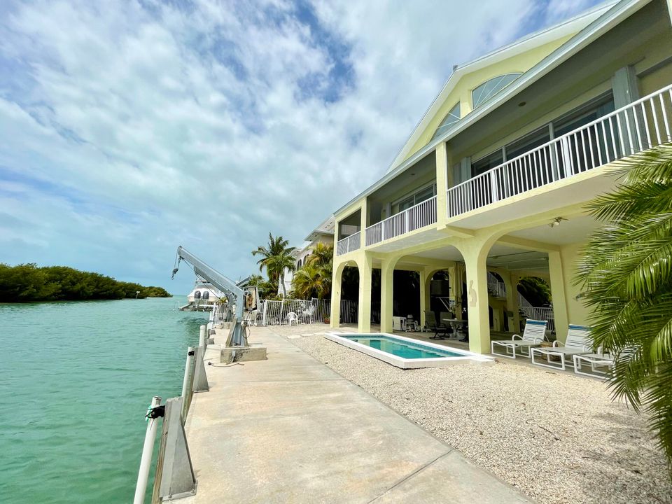 For Sale: $1,999,900 (3 beds, 2 baths, 2156 Square Feet)