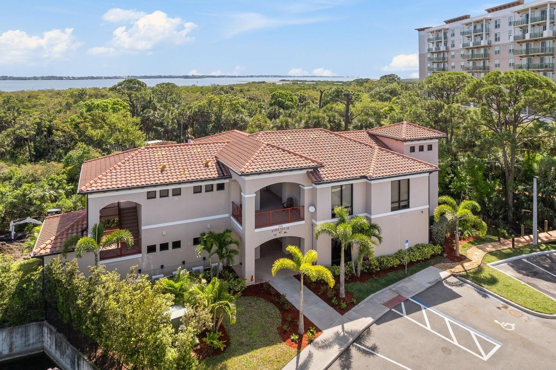 For Sale: $695,000 (3 beds, 3 baths, 1632 Square Feet)