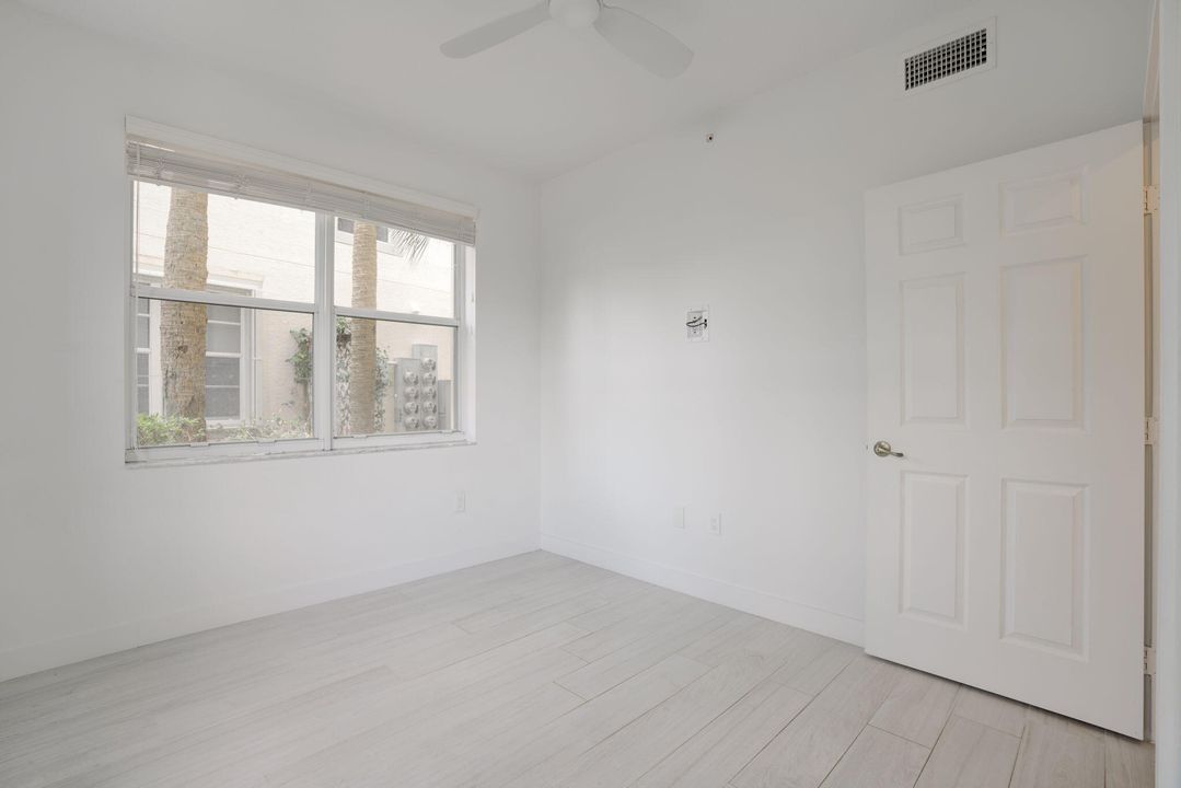 Active With Contract: $2,400 (2 beds, 2 baths, 905 Square Feet)