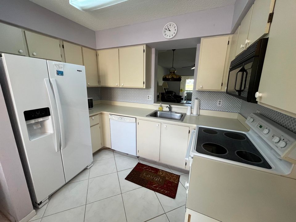 For Sale: $192,500 (2 beds, 2 baths, 1070 Square Feet)