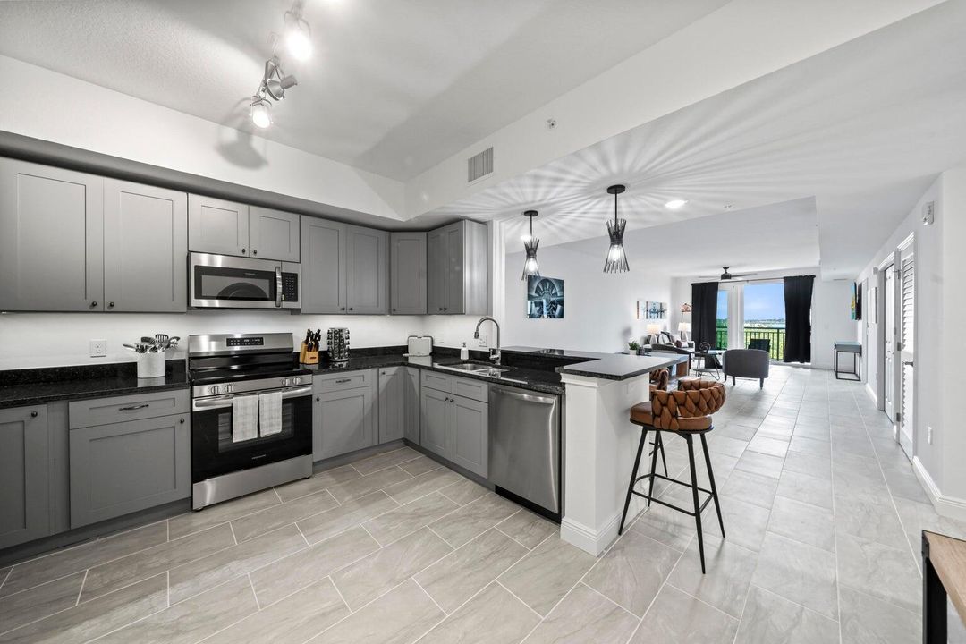 For Sale: $845,000 (2 beds, 2 baths, 1334 Square Feet)