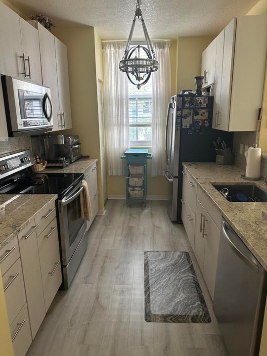 For Rent: $2,900 (2 beds, 2 baths, 1388 Square Feet)