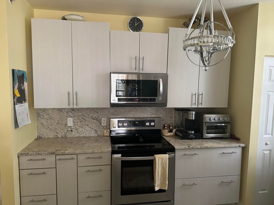 For Rent: $2,900 (2 beds, 2 baths, 1388 Square Feet)