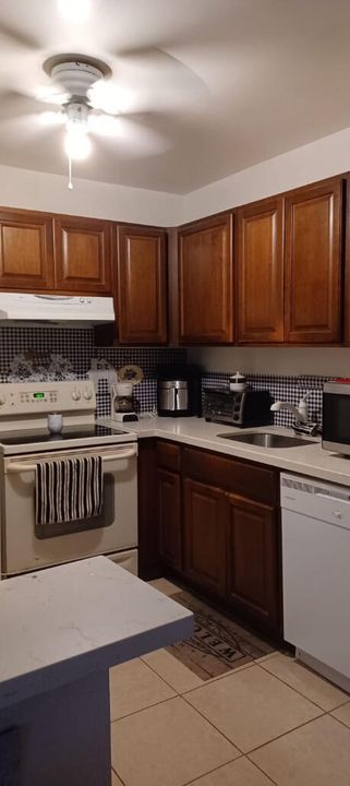 For Sale: $143,000 (1 beds, 1 baths, 675 Square Feet)