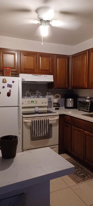 For Sale: $143,000 (1 beds, 1 baths, 675 Square Feet)