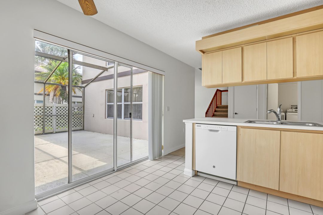 Active With Contract: $314,000 (2 beds, 2 baths, 1398 Square Feet)