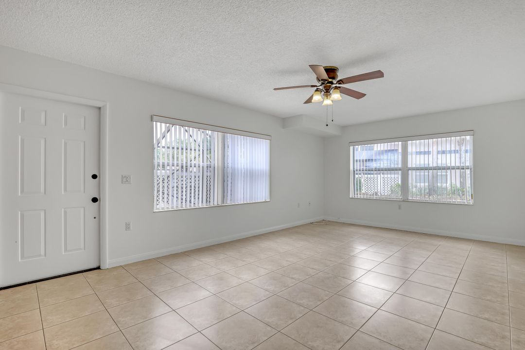 Active With Contract: $314,000 (2 beds, 2 baths, 1398 Square Feet)