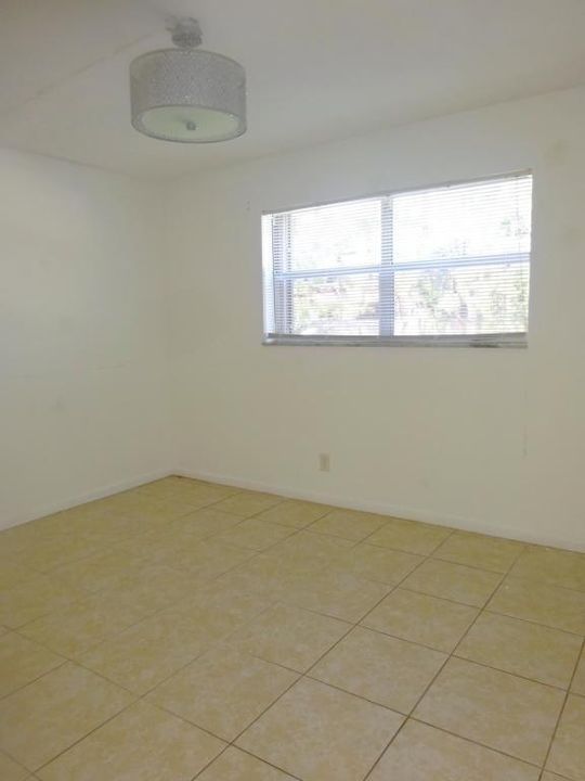 For Rent: $2,400 (2 beds, 1 baths, 800 Square Feet)