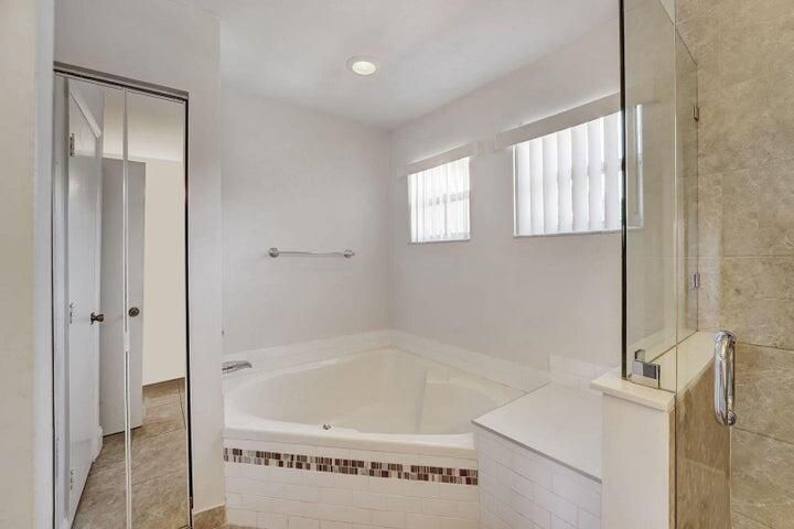 Active With Contract: $4,250 (4 beds, 2 baths, 1927 Square Feet)