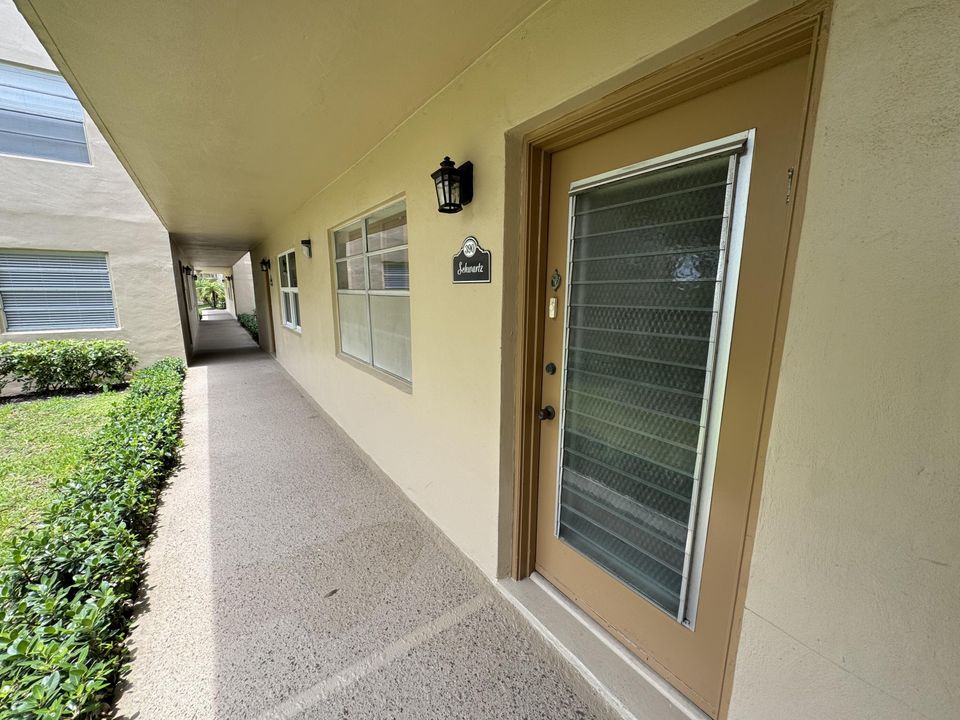 Active With Contract: $104,900 (2 beds, 2 baths, 910 Square Feet)