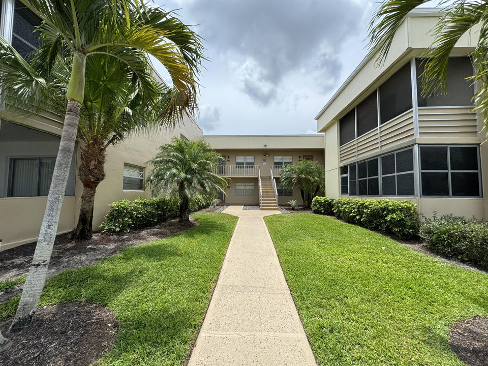 Active With Contract: $104,900 (2 beds, 2 baths, 910 Square Feet)