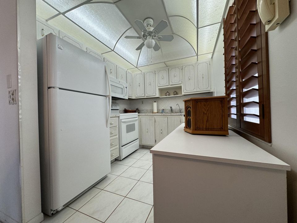 Active With Contract: $104,900 (2 beds, 2 baths, 910 Square Feet)