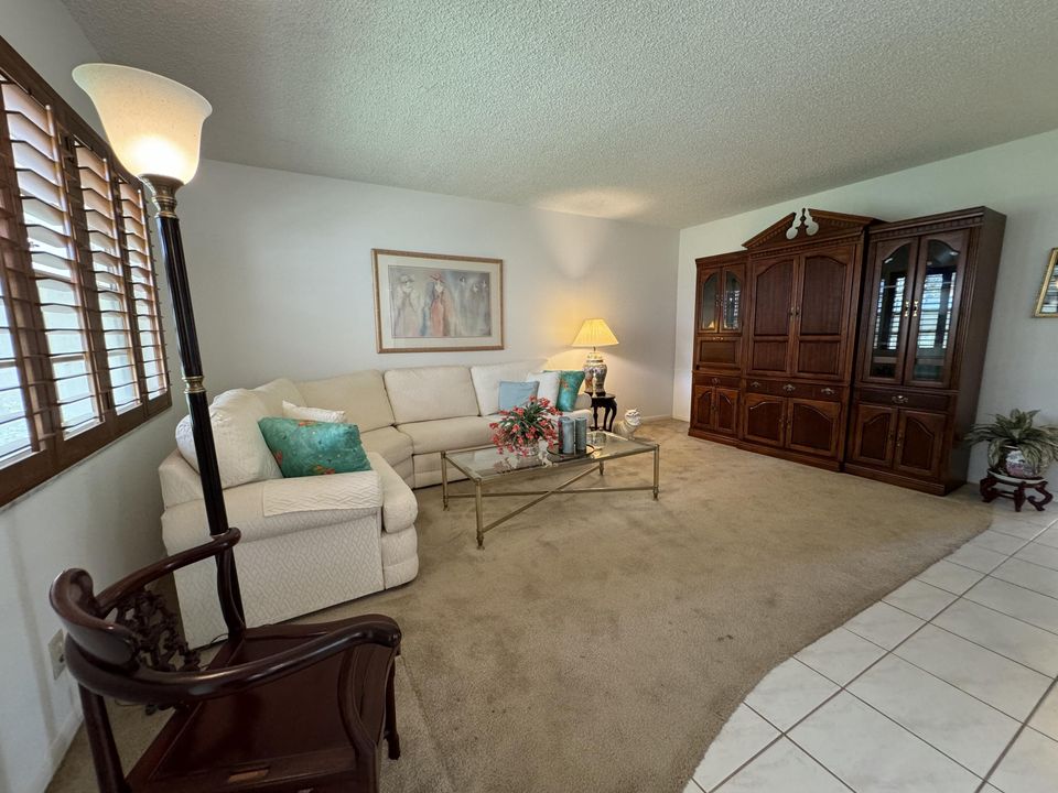 Active With Contract: $104,900 (2 beds, 2 baths, 910 Square Feet)