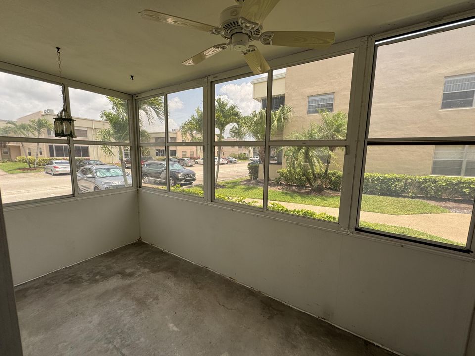 Active With Contract: $104,900 (2 beds, 2 baths, 910 Square Feet)