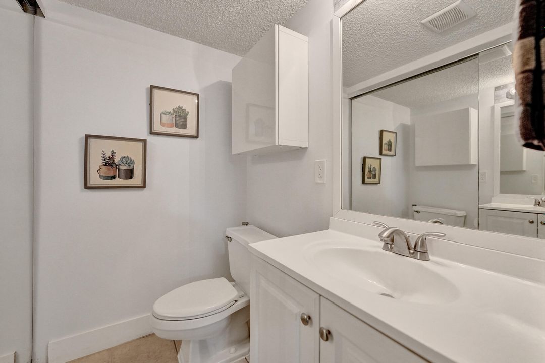 Active With Contract: $355,000 (2 beds, 2 baths, 1232 Square Feet)
