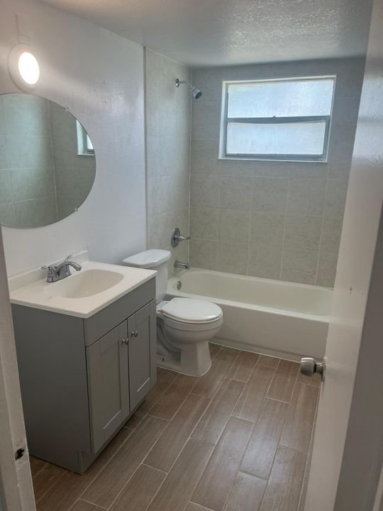 For Rent: $1,450 (2 beds, 1 baths, 784 Square Feet)