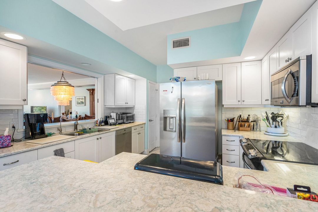 For Sale: $575,000 (3 beds, 2 baths, 1958 Square Feet)