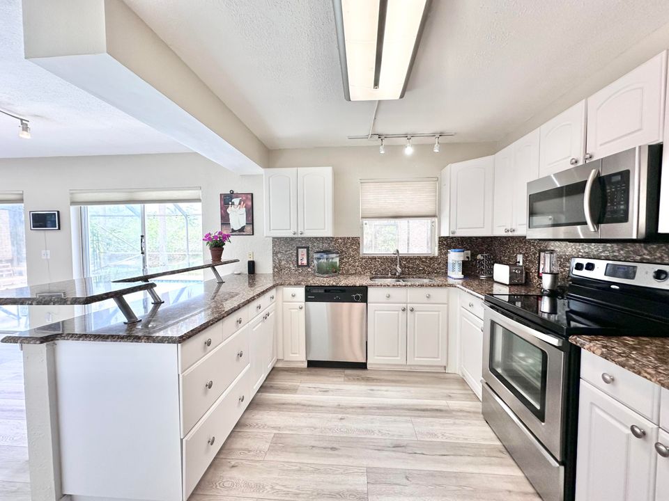 For Sale: $729,000 (4 beds, 2 baths, 2107 Square Feet)