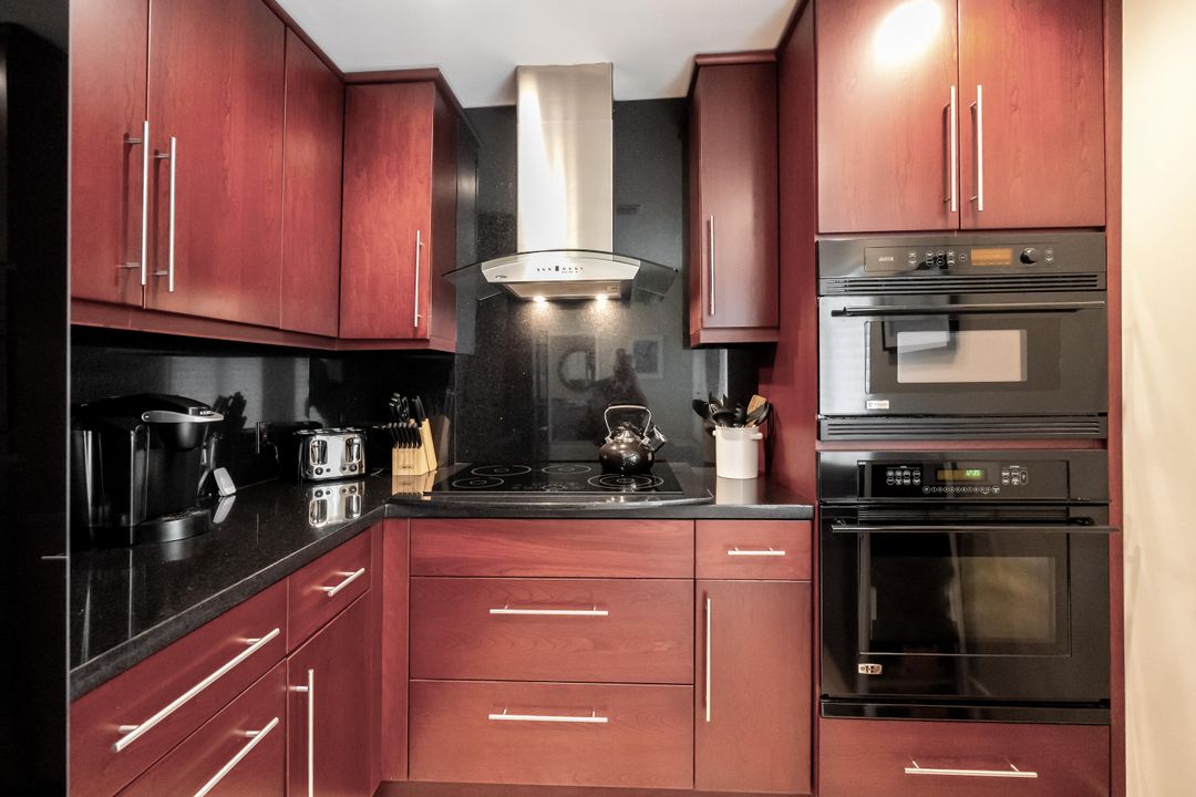 For Sale: $419,900 (2 beds, 2 baths, 1184 Square Feet)