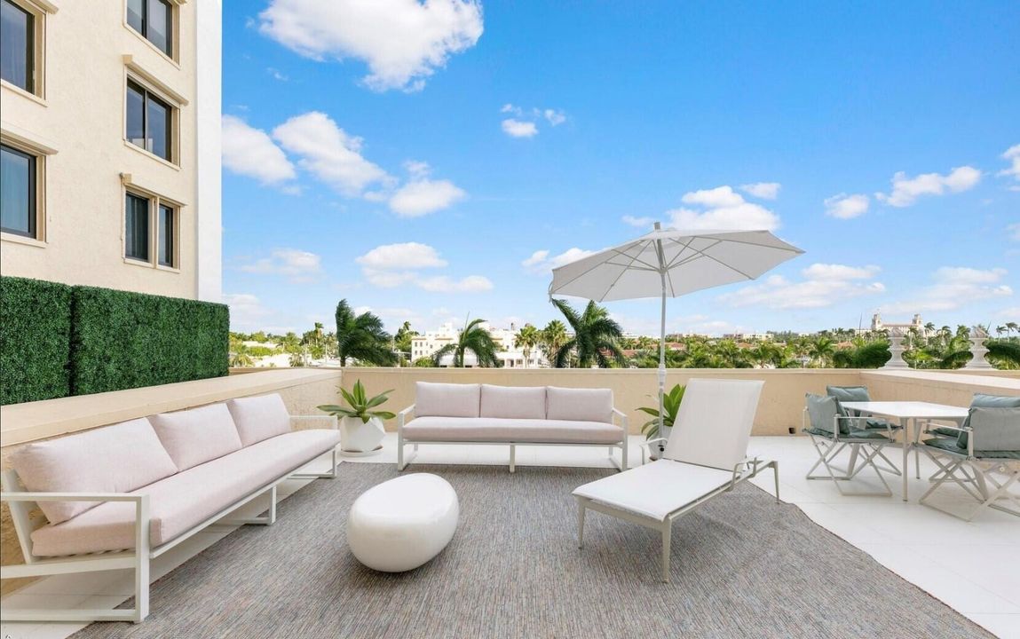 Recently Sold: $3,195,000 (1 beds, 1 baths, 1438 Square Feet)