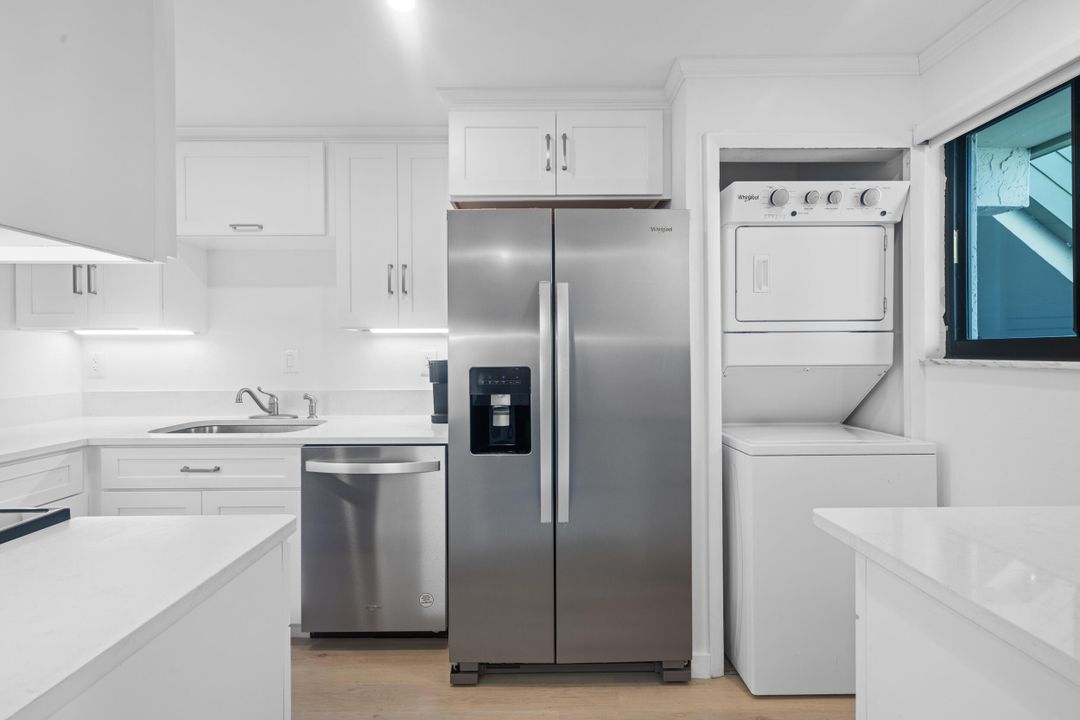 For Sale: $295,000 (2 beds, 2 baths, 1186 Square Feet)